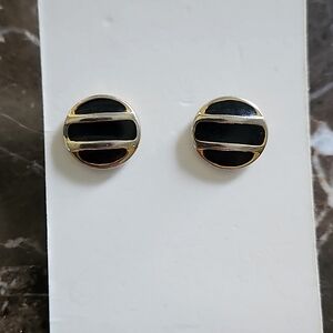Round earrings